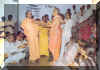 swamiji_dancing_chida..jpg (76456 bytes)